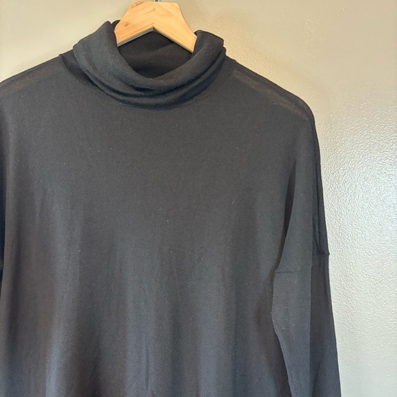Eileen Fisher Medium Merino Wool Turtleneck Thin Sweater Italian Yarn Black - Picture 2 of 7